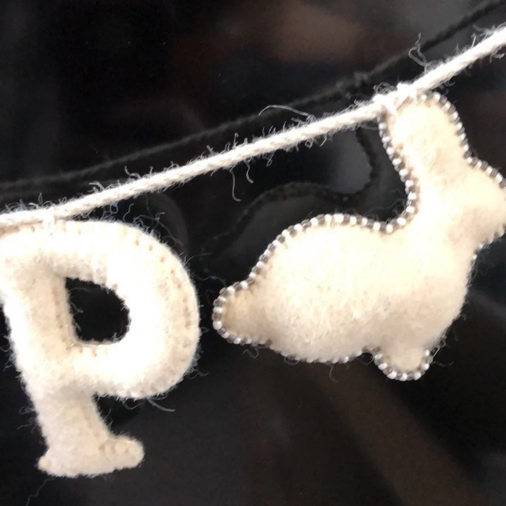EASTER BANNERS, set 2 says Hoppy with a wool string of eggs and bunnies new